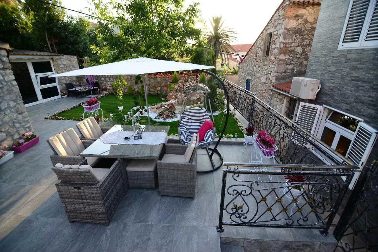 Apartments Villa Morena Мали-Лошинь