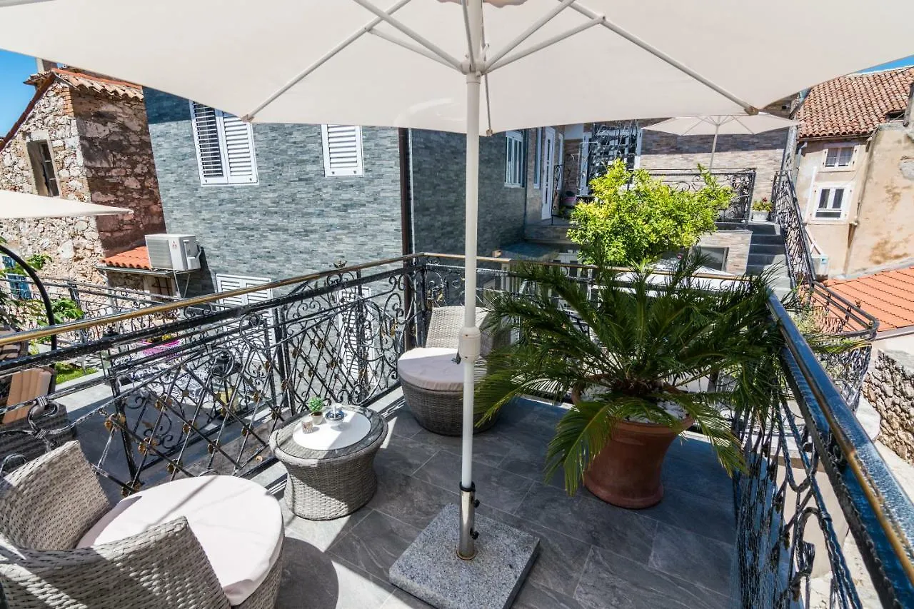 Apartments Villa Morena Мали-Лошинь