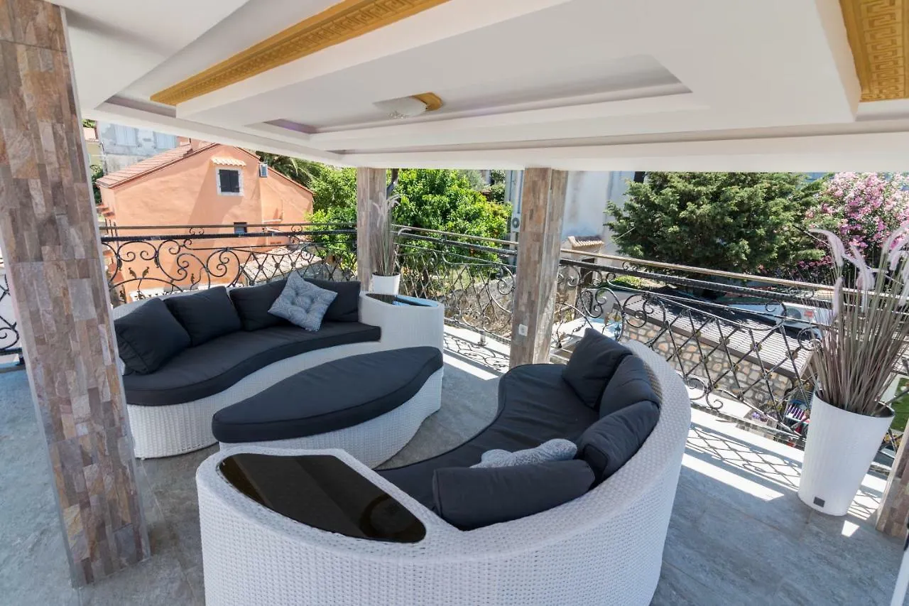 Apartments Villa Morena Мали-Лошинь